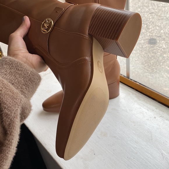 Michael Kors tall brown boots - Picture 4 of 7